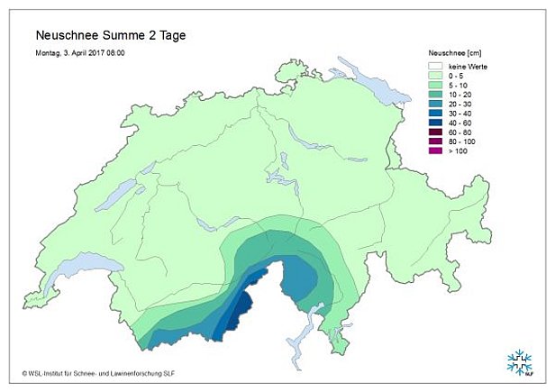Abb. 2: 2-Tages-Neuschneesumme gemessen von den SLF-Beobachtern und berechnet an den IMIS-Stationen des SLF. Von Samstagnachmittag bis Montagmorgen schneite es oberhalb von 1800 m am Alpenhauptkamm vom Monte Rosa Gebiet bis ins Binntal 30 bis 50 cm, im Hochgebirge im Gebiet Saas Fee bis 80 cm, am übrigen Walliser Alpenhauptkamm und in den Maggiatälern rund 20 cm, in den direkt angrenzenden Gebieten 5 bis 10 cm.