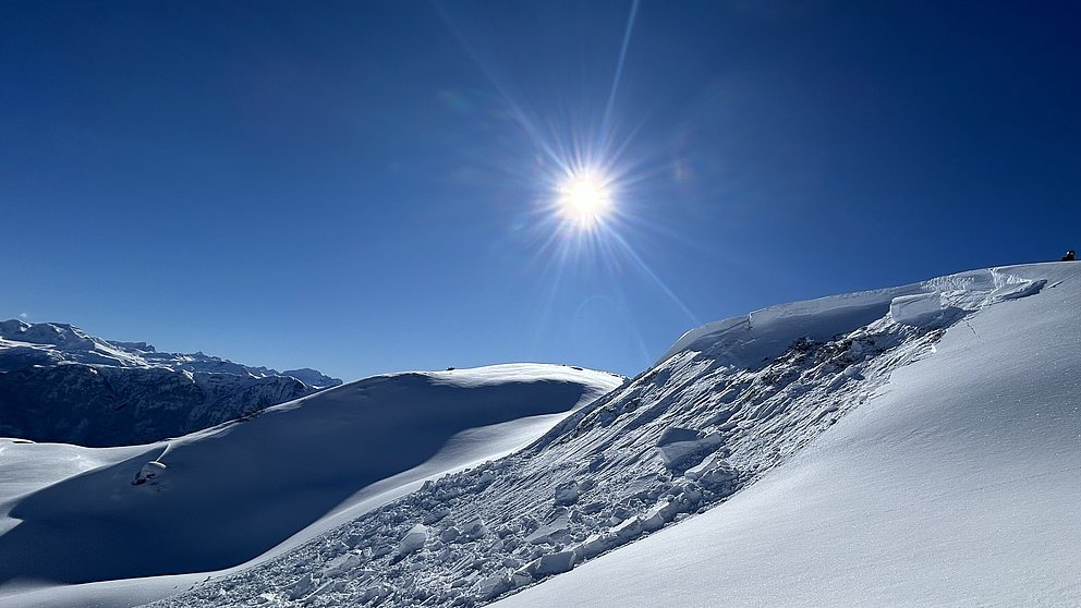 Neige fraiche sur un manteau neigeux fragile = nombreuses avalanches