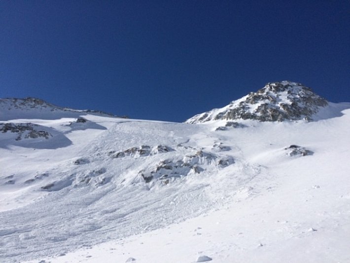 Diese Lawine brach am Freitag, 17.03. bei der Galmilicke (3292 m, Fieschertal, VS) in einem Nordosthang an (Foto: R. Imsand).