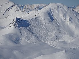 Valanga provocata da scialpinisti nella debole base del manto nevoso a Schafgrind nei presso di Davos (GR). Foto: SLF/A. Bodisch, 19.01.2017 