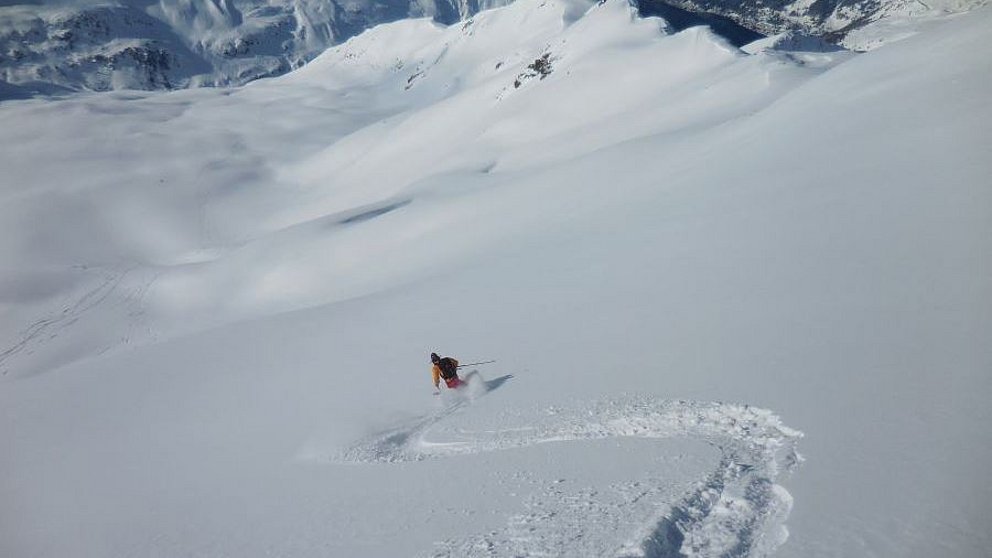 Schöner Pulverschnee, lokale Gefahr von Triebschneeansammlungen und Gleitschneelawinen