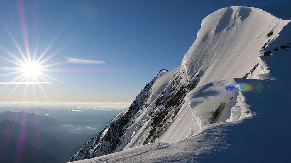 Neige fraîche uniquement sur les sommets les plus hauts – Conditions parfaites pour des randonnées en altitude