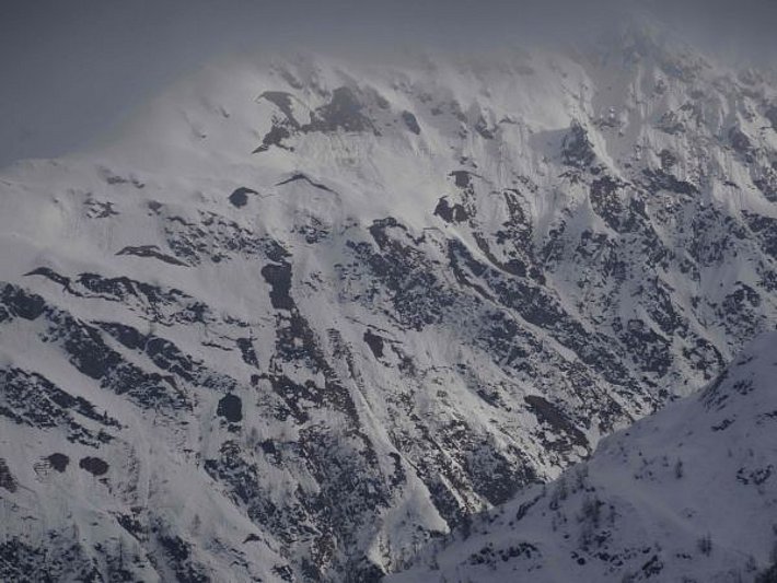 Gleitschneelawinen im Val Piana, Bedretto, TI (Foto: T. Schneidt, 03.12.2016).