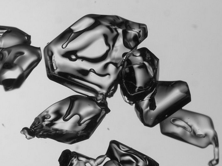 Kantige Formen (Grösse des Bildausschnitts: 4.3 x 3.2 mm)