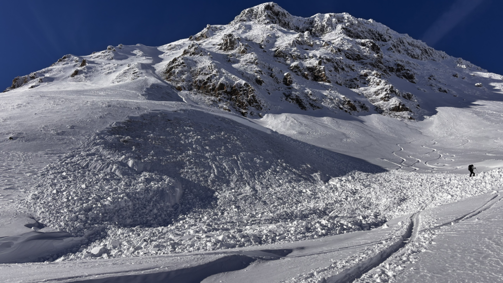 Neuschnee auf schwachem Altschnee: kritische Lawinensituation zwischen Monte Rosa und Basòdino