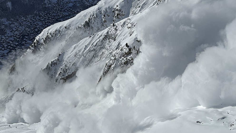 Grande quantité de neige fraîche et très grandes avalanches dans l'ouest