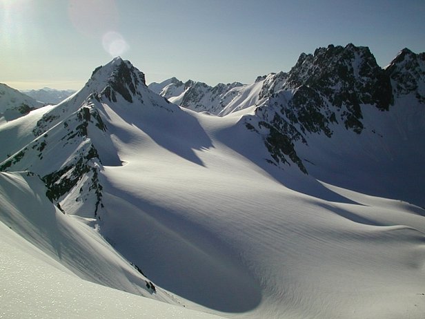 Abb. 39: Piz Grialetsch (3131 m) und Piz Vadret/GR (3229 m) Foto: SLF / T. Wiesinger, 13.6.2001