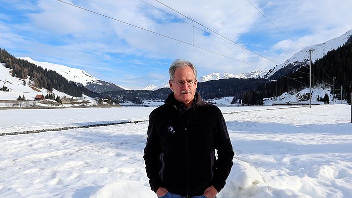 «Es gab ja dann doch schlussendlich fünf bis sieben Meter Neuschnee gebietsweise, das sind gewaltige Mengen.» Thomas Stucki, 1999 Lawinenprognostiker am SLF, heute Leiter des Lawinenwarndiensts (Foto: Roman Oester / SLF)