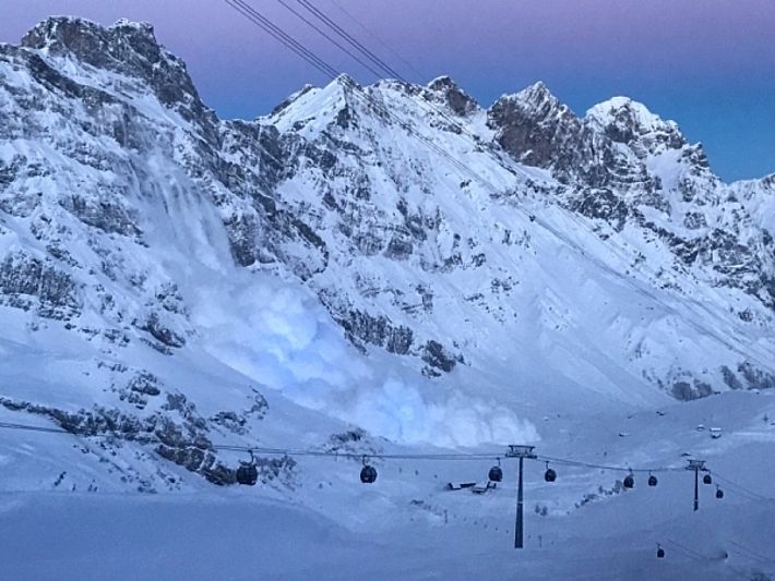 In den Skigebieten wurden Lawinen künstlich ausgelöst, wie hier am Graustock (2662 m, Skigebiet Engelberg, NW) wo diese Lawine dokumentiert wurde (Foto: M. Hepting, 18.01.2017).