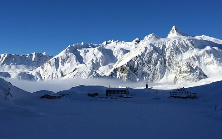 Grand-Saint-Bernard: Bon enneigement dès 2100 m à la fin de novembre (photo: J.L. Lugon, 29.11.2016).