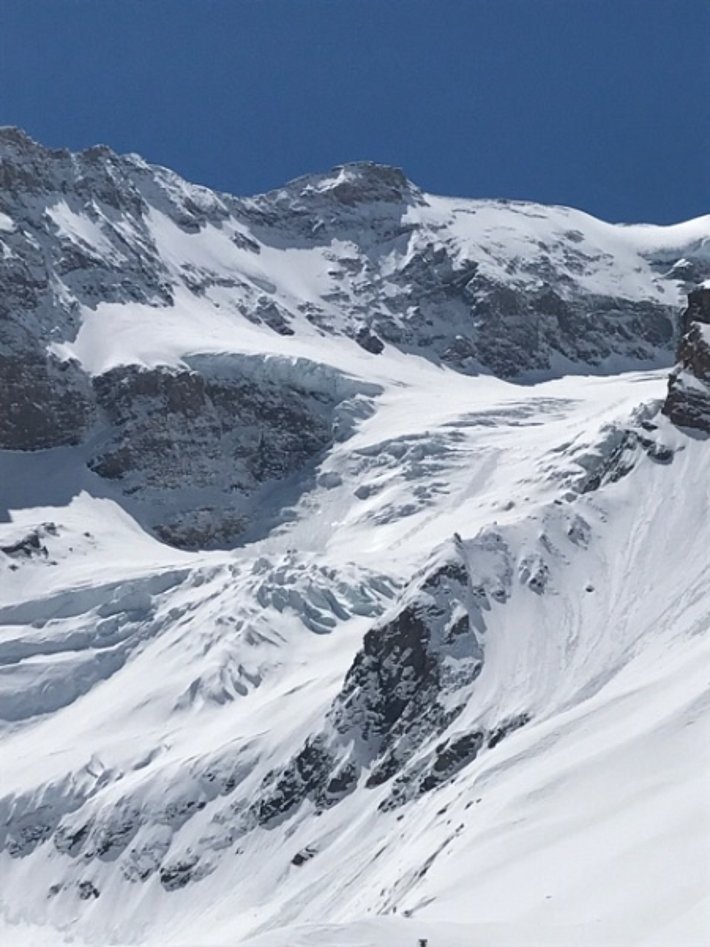 Der gut eingeschneite Bifertengletscher am Tödi, Glarus Süd, GL (Foto: T. Good, 05.05.2017).