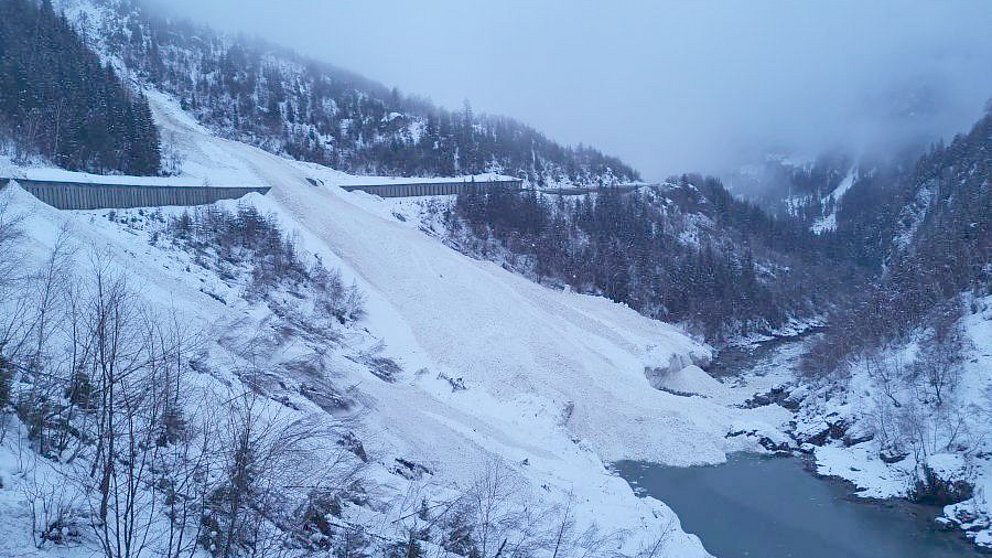 Après la tempête de neige et une importante activité avalancheuse, diminution progressive du danger d’avalanche