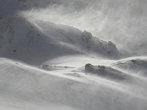 In the Alps, snow transported by the wind often forms snow slabs. (Photo: Christian Rixen)