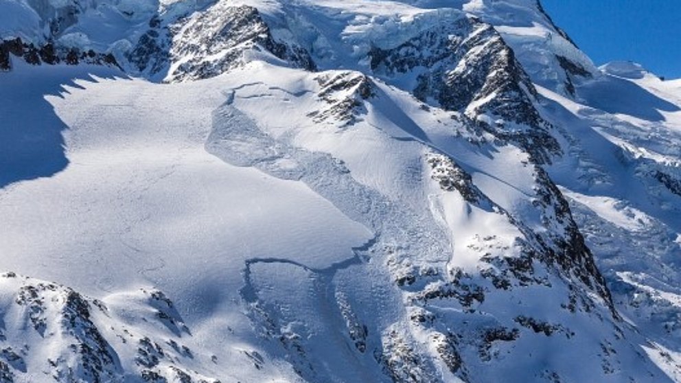 Dans le nord, pluie jusqu'à haute altitude; puis dans le sud, chutes de neige et fort danger d'avalanche