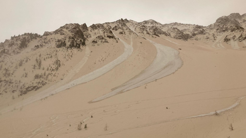 Menu 1: Neige soufflée avec foehn de secteur sud & Menu 2: Neige mouillée avec poussière du Sahara