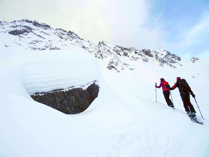 Eindrückliche Schneemengen im Bedretto (TI) auf 2300 m (Foto: T. Schneidt, 24.12.2016).