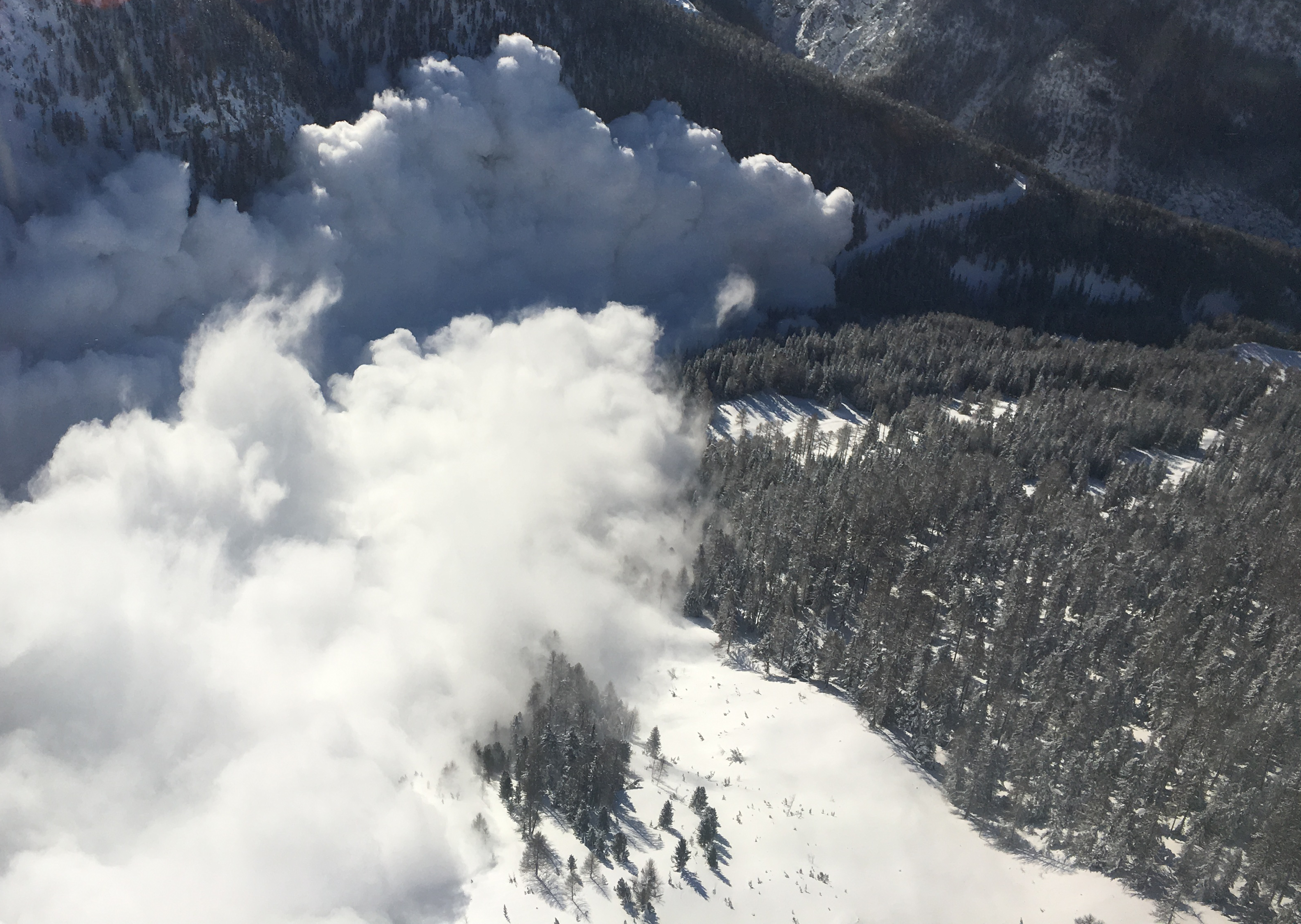 Extraordinary snowfall and very high avalanche danger