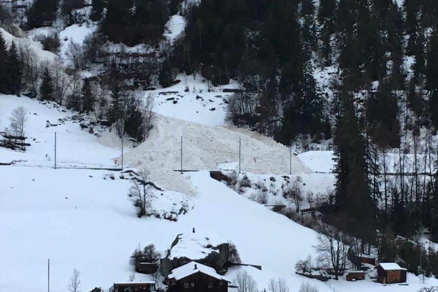 Passage de l’année 2017 à l’année 2018: Beaucoup neige fraîche, tempête, importante activité avalancheuse